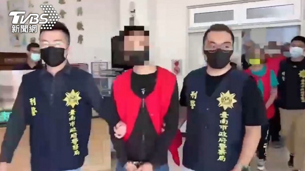 台南市警局逮捕林姓男子等4人送辦。（圖／中央社）