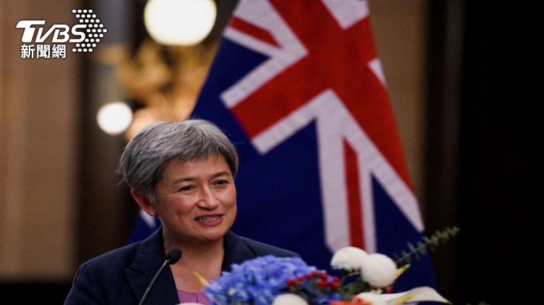 澳洲外交部長黃英賢，出訪南太平洋島國萬那杜，兩國在13日簽署一項安全協議。（圖／路透社）