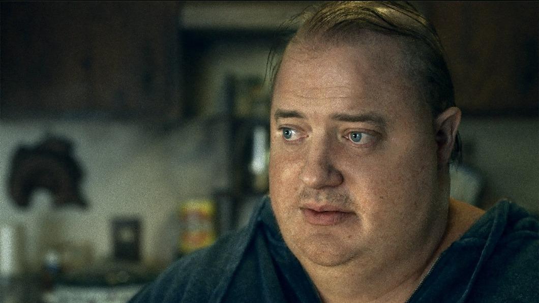 布蘭登費雪（Brendan Fraser）飾演一名因為罹患暴食症的同志老爸「查理」。（圖／車庫提供）