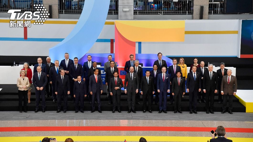歐盟東協高峰會，31國領袖合影。（圖／達志影像美聯社）