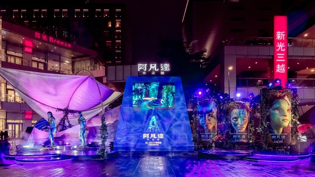 台北市信義區展示全台唯一的「阿凡達雕像展」。（圖／迪士尼提供）