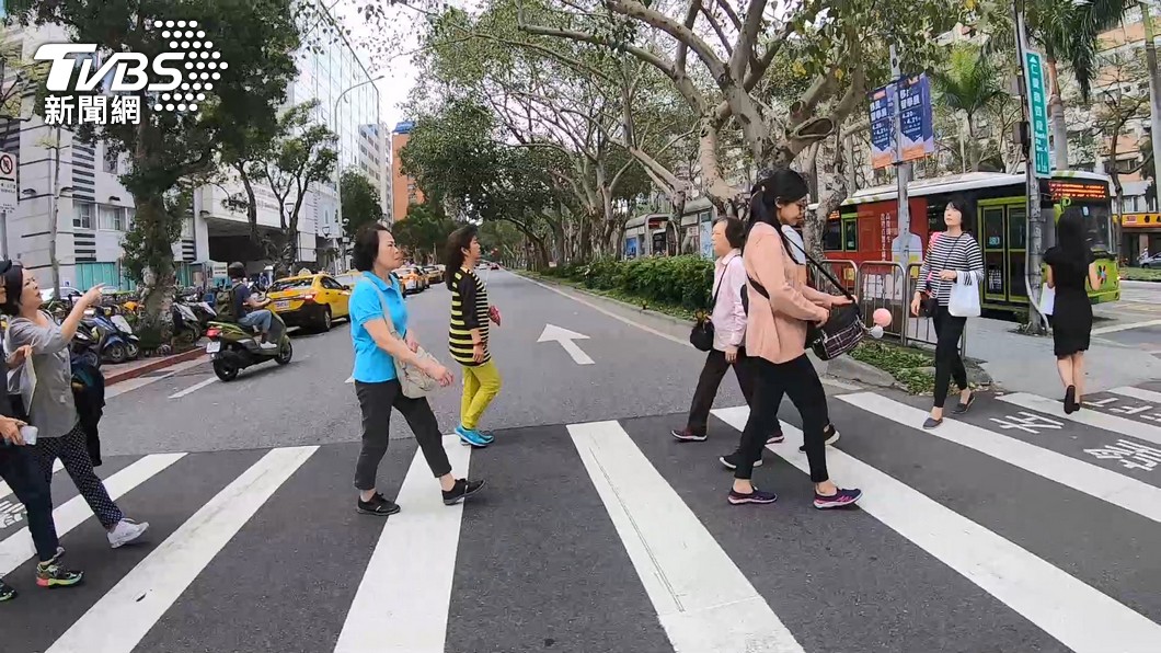 台灣地狹人稠，車輛多、交通事故頻繁。（示意圖／TVBS資料畫面）