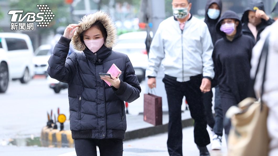 Taipei braces for cold wave, snow in high mountains forecast (TVBS News) Taipei braces for cold wave, snow in high mountains forecast