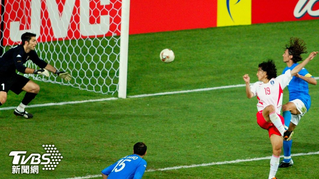 2002年世界盃安貞桓對義大利攻進黃金進球。（圖／達志影像美聯社）