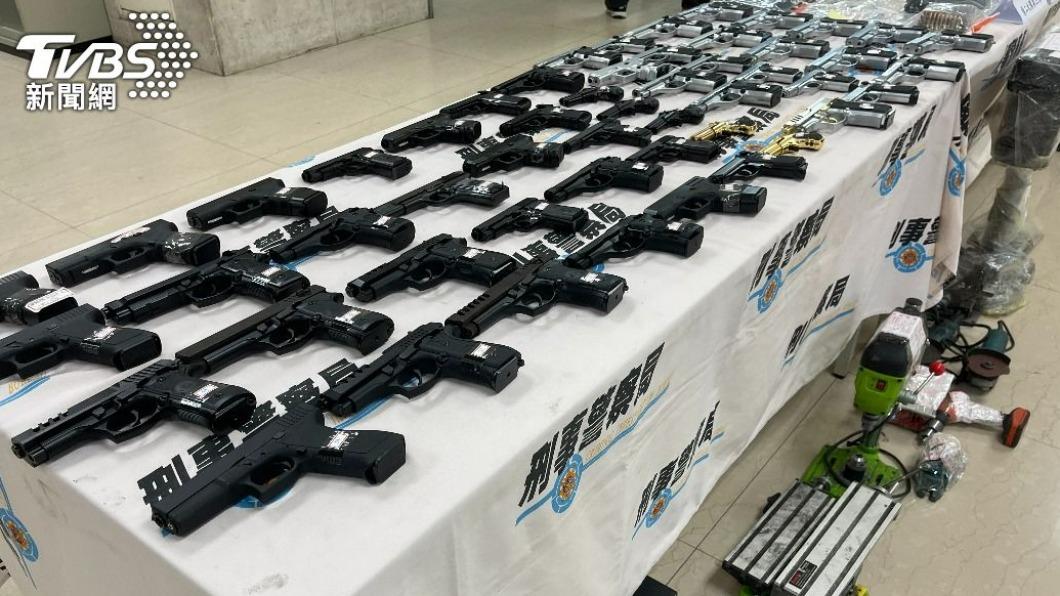 警方今年執行3波肅槍專案，起獲不法槍枝逾百把。（圖／TVBS）