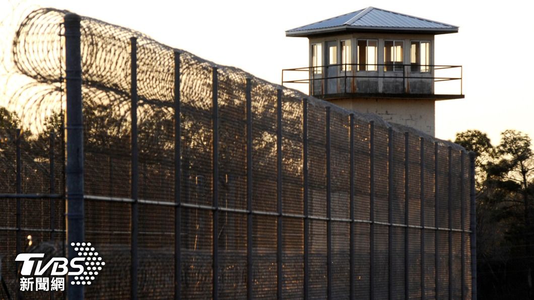 美國阿拉巴馬州一處監獄，因內部空調故障、環境過熱，造成一名囚犯因此被熱死。（圖／達志影像美聯社）