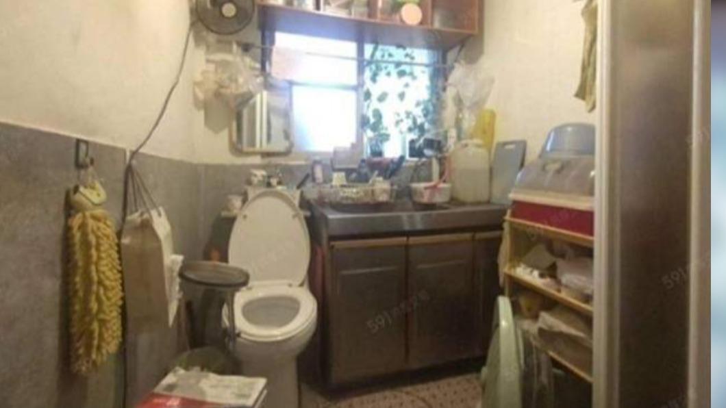 網友轉貼一張「奇葩裝潢」的廚房。（圖／翻攝自奇葩裝潢分享中心臉書）