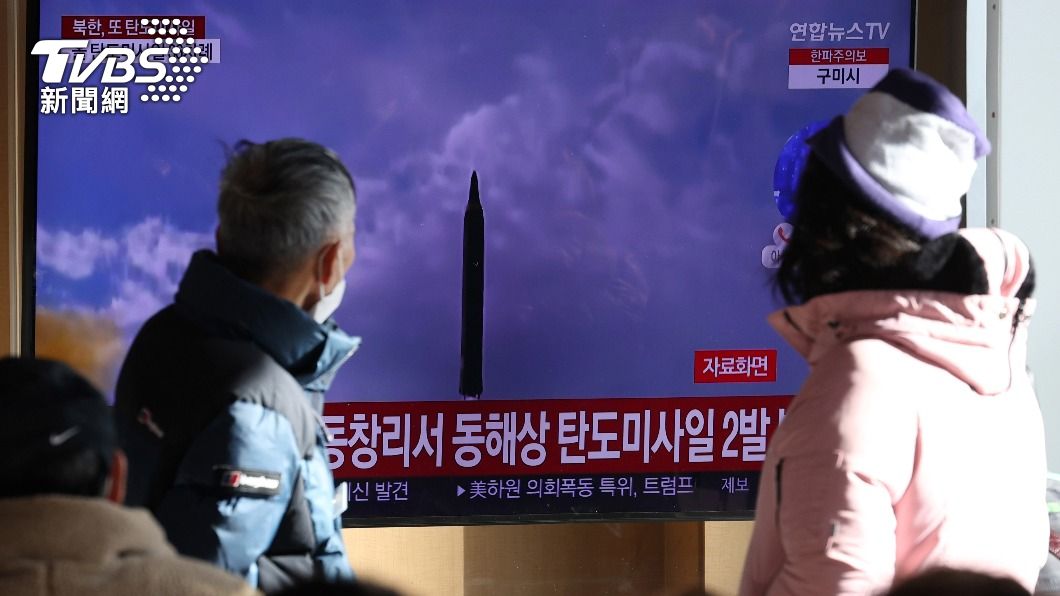 北韓向東海試射2枚中程彈道飛彈。（圖／達志影像美聯社）