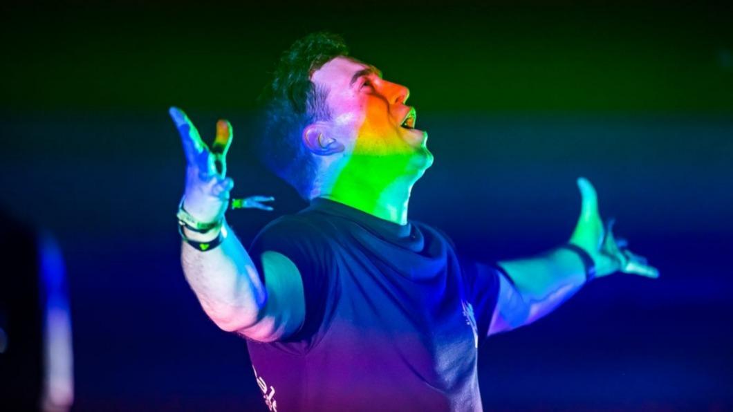荷蘭「電音王者」DJ Hardwell臨時取消來台演出。（圖／翻攝自推特）