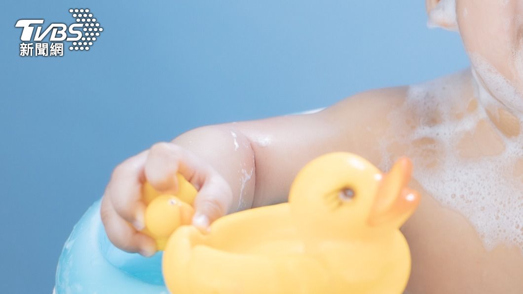 孩子泡澡要注意溫差帶來的危害。（示意圖，非當事人／shutterstock達志影像）