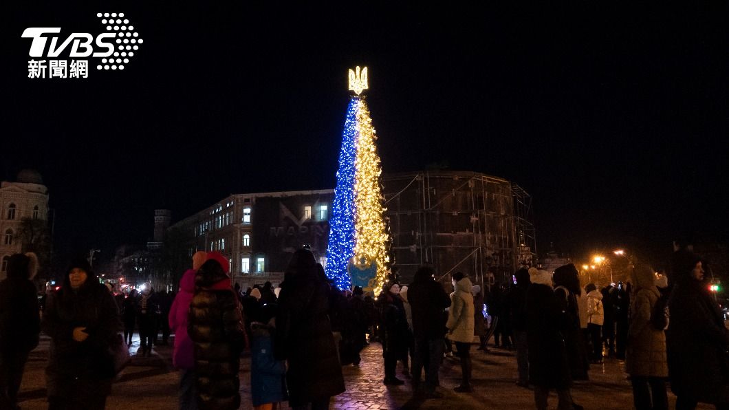 基輔市中心點亮一棵耶誕樹。（圖／達志影像美聯社）