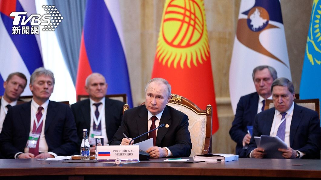 克宮發言人(左方)Dmitry Peskov出席EAEU峰會。(圖/達志影像TPG)
