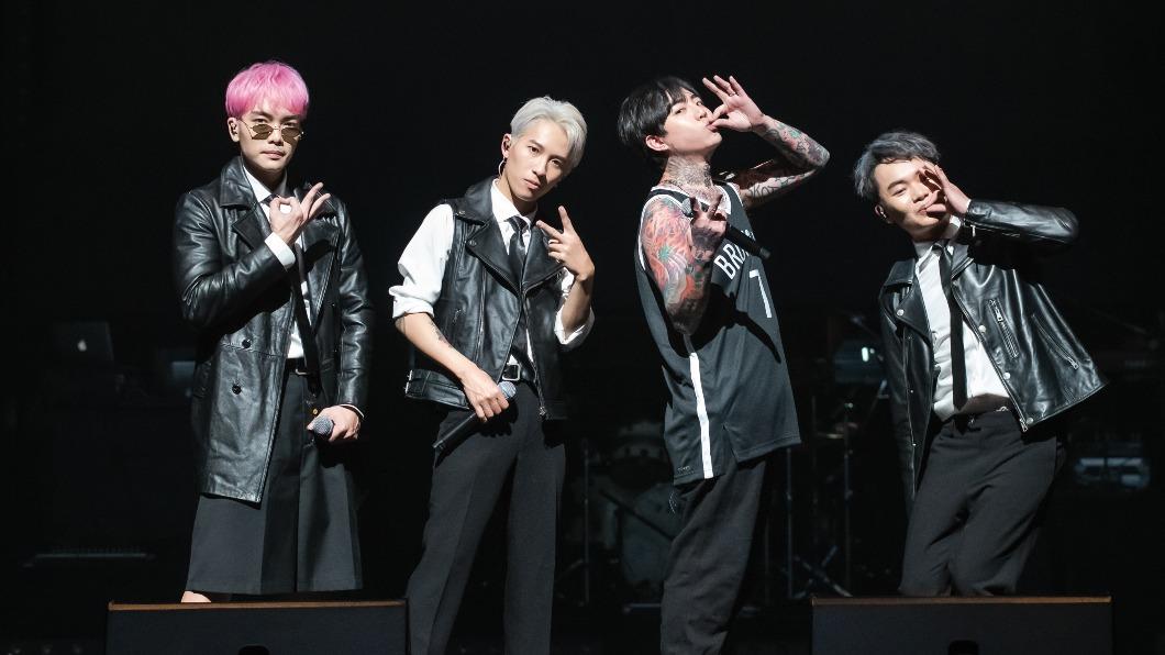男團Xunday日前舉辦演唱會，謝和弦 (右二)特別現身力挺，將現場氣氛炒得最高點。（圖／Xunday提供）