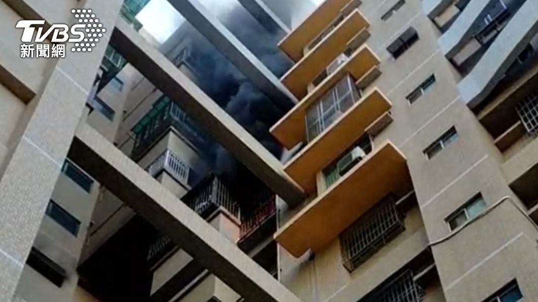 台南永康一處高樓住宅發生火警。（圖／TVBS）
