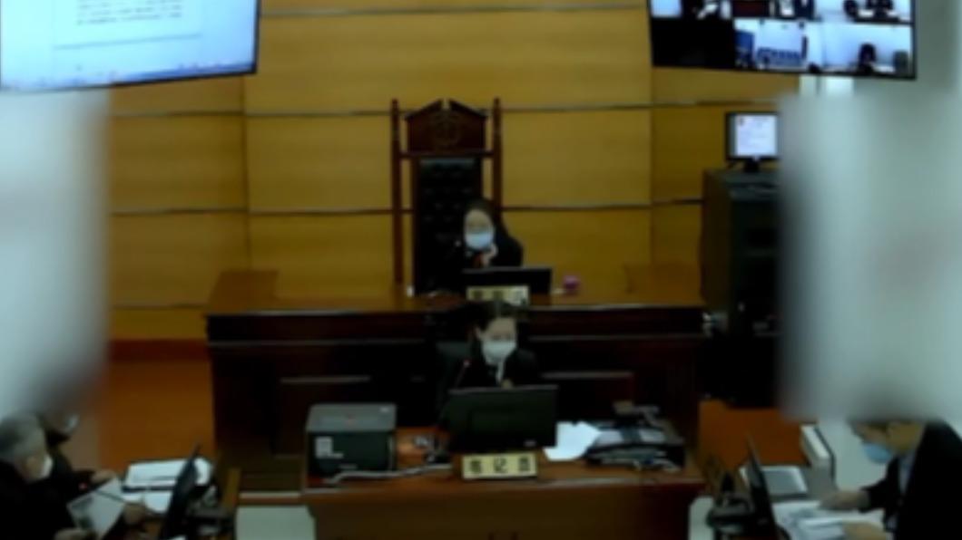 四川成都市一名女法官在法庭上狂嗆律師和原告被停職。（圖／翻攝自《澎湃新聞》）
