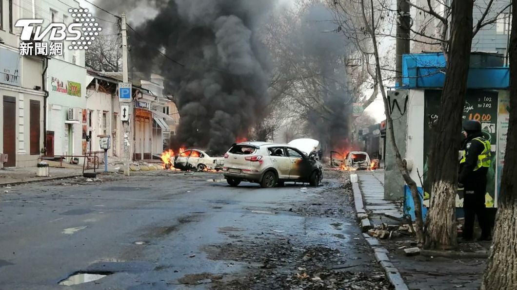 俄軍對烏克蘭最近收復的赫松市發動攻擊。（圖／達志影像美聯社）