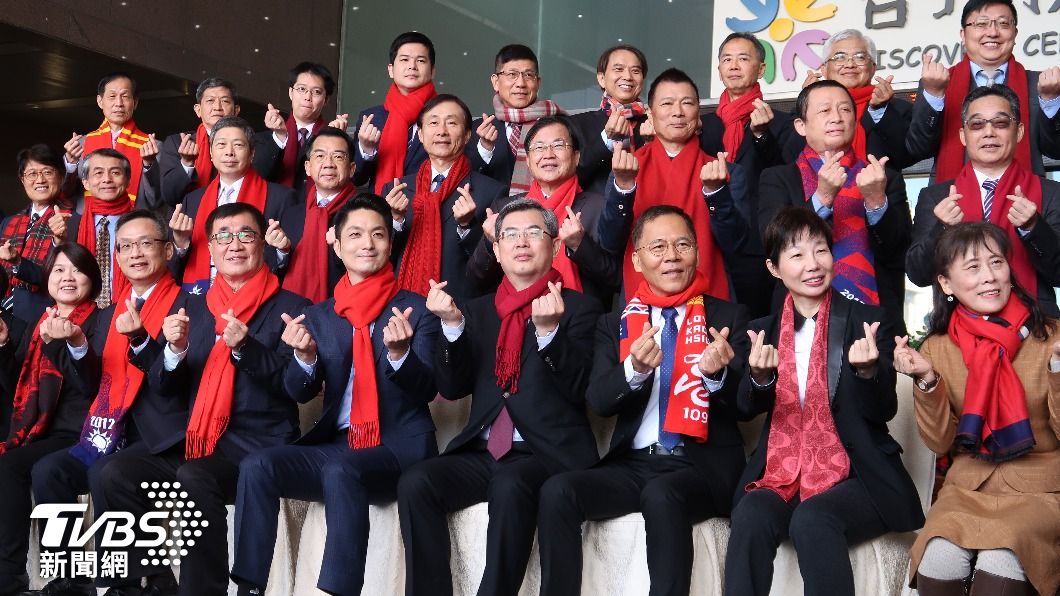 蔣萬安攜新台北市政府團隊亮相。（圖／林至柔攝）