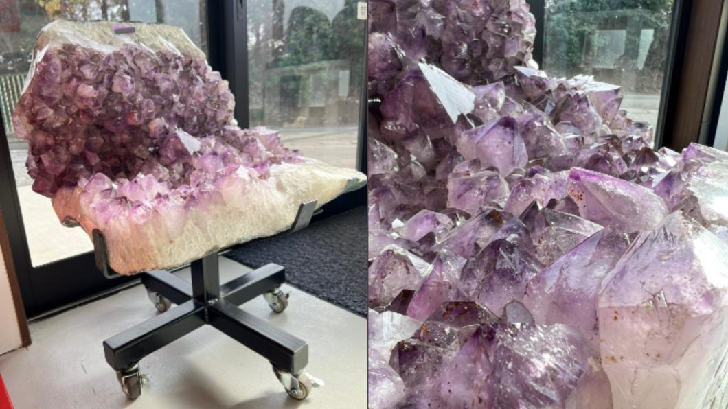 日本店家推出紫水晶椅子。（圖／翻攝自推特@factory___m）