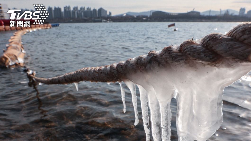 首爾漢江今天出現封凍現象。（圖／歐新社）