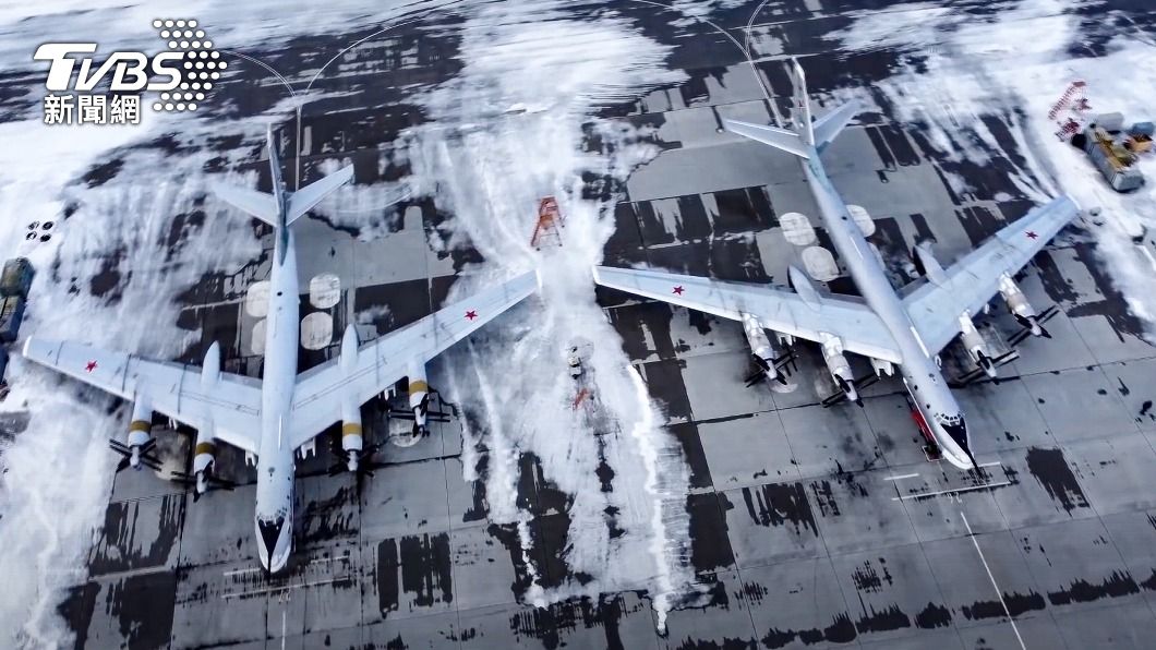 俄羅斯薩拉托夫市（Saratov）的恩格斯空軍基地（Engels air base），今（26）日遭無人機襲擊。（圖／達志影像美聯社）