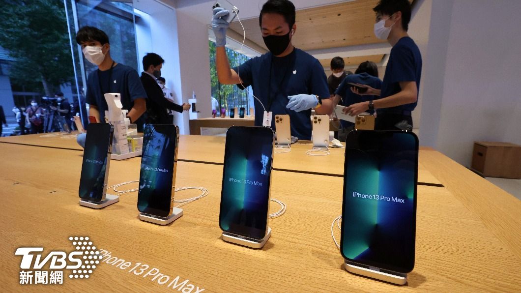 涉及允許遊客超額購買iPhone等商品，蘋果日本分公司被追徵130億日圓稅金。（圖／達志影像美聯社）