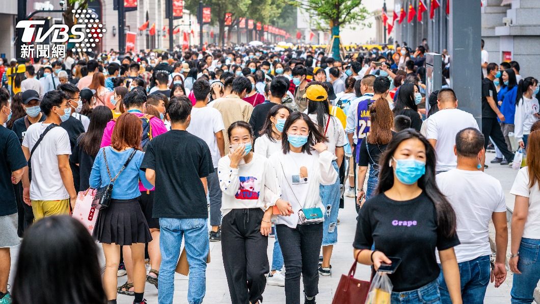 中國大陸將新冠肺炎更名為「新冠感染」，將有序恢復中國公民「出境旅遊」。（示意圖／shutterstock 達志影像）