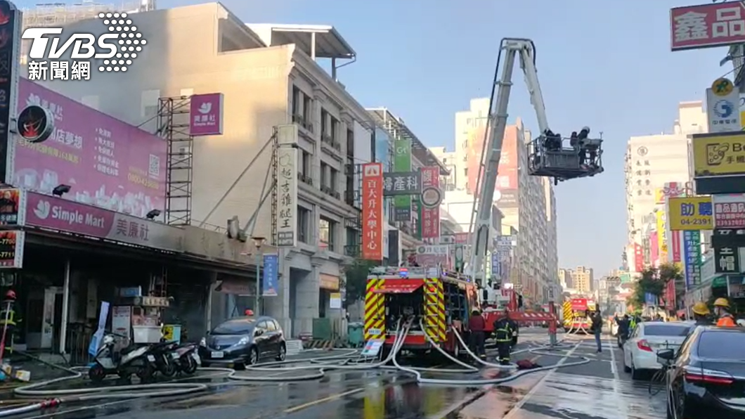 台中市太平區商店街發生火警。（圖／TVBS）