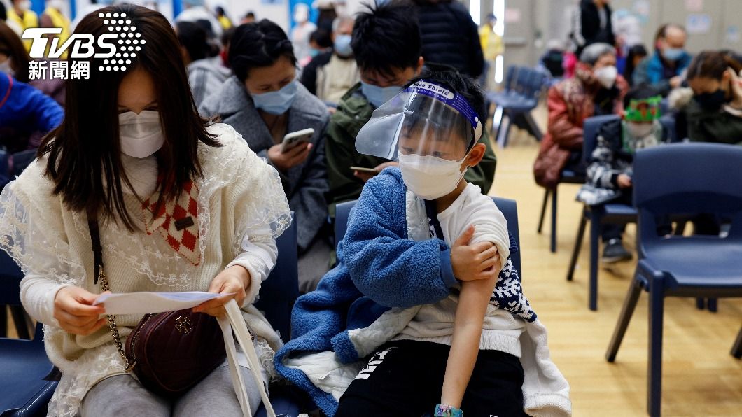 中國復星醫康開放中國內地民眾赴港自費施打BNT二價疫苗　傳每針要價1400~1600港幣。（圖／達志影像路透社）
