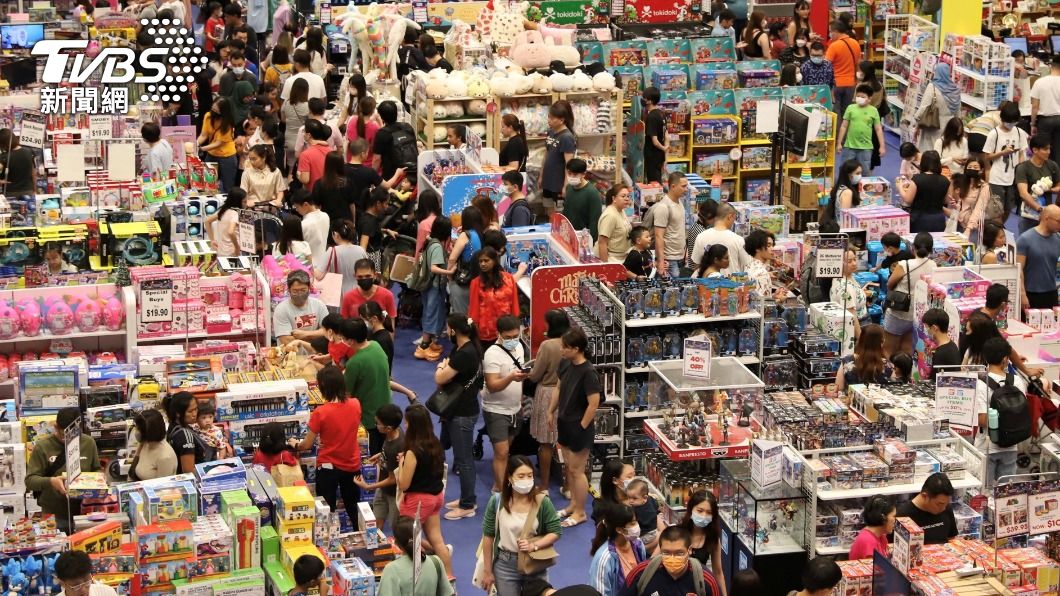 新加坡商場出現年末消費人潮。（圖／達志影像路透社）