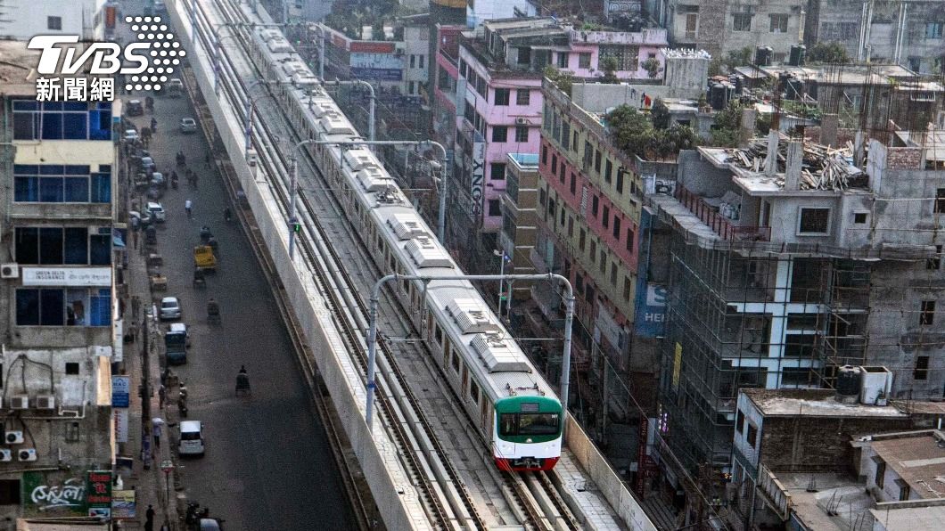 孟加拉首都達卡（Dhaka）首條高架捷運線，28日正式通車。（圖／達志影像美聯社）
