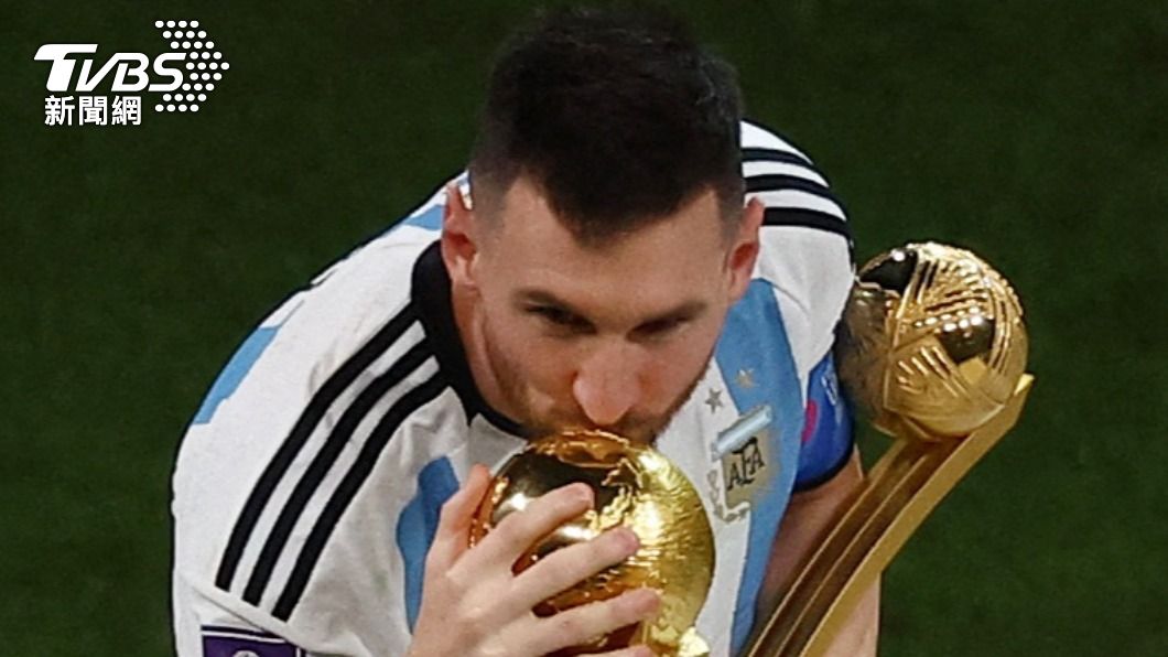 阿根廷贏得2022卡達世足賽冠軍，梅西如願拿到大力神盃。（圖／達志影像路透社）