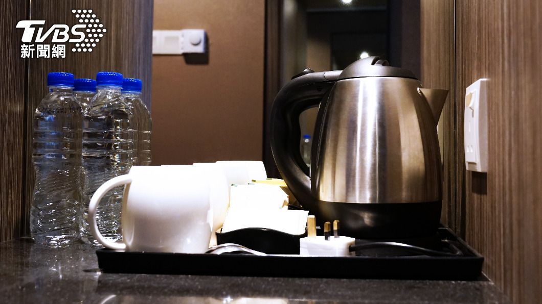 網友表示不敢用飯店提供的熱水壺。（示意圖，與當事無關／shutterstock達志影像）