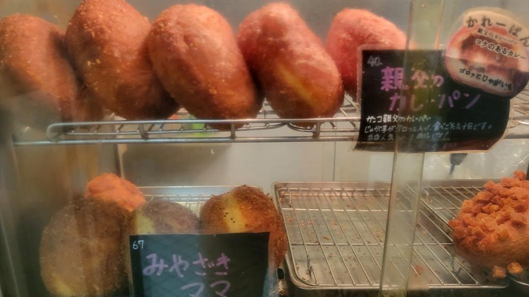 札幌深夜麵包店的超人氣老爸咖哩麵包。(圖/TVBS)