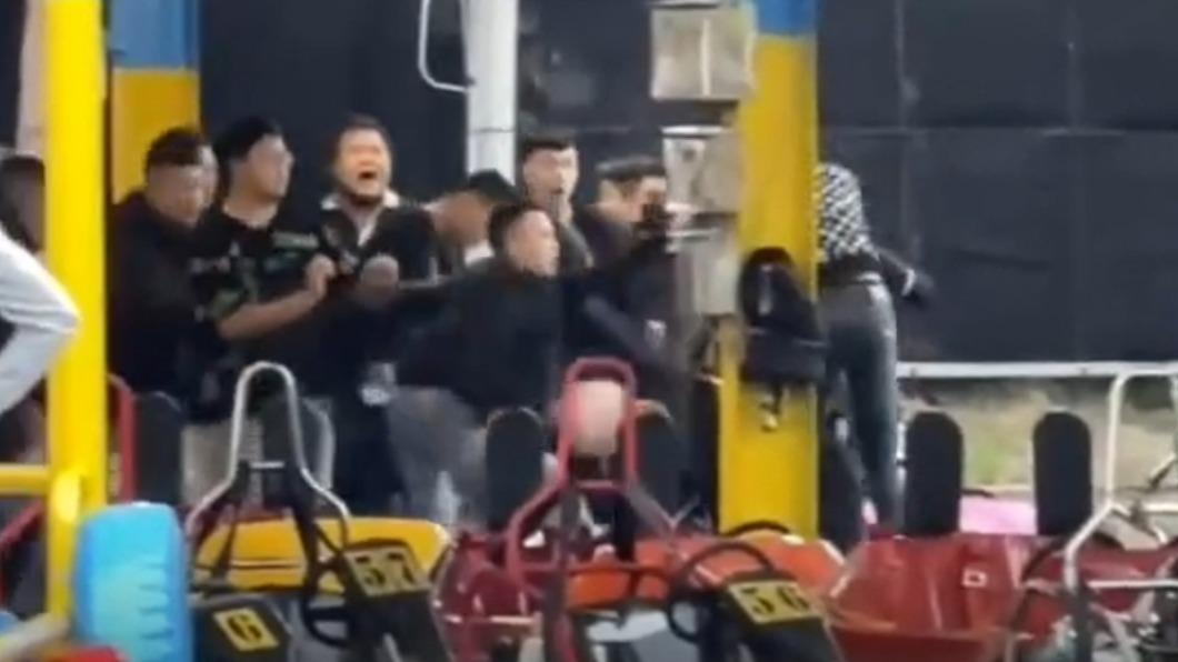 台北惡煞遭制止，反圍毆卡丁車場店員。（圖／翻攝自社會事新聞影音）
