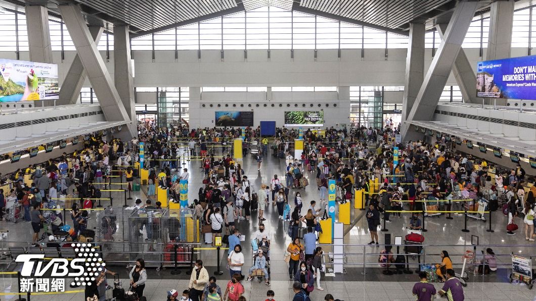 系統故障造成大停電，菲律賓馬尼拉機場至今仍未恢復正常營運。（圖／達志影像路透社）