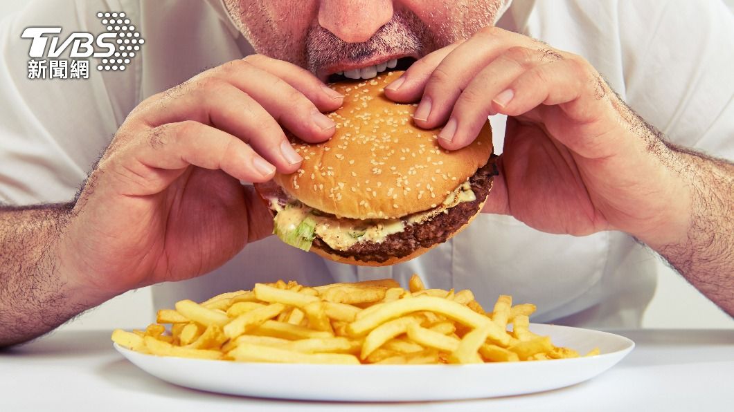 高油、高熱量飲食增加肥胖及慢性病風險。（示意圖／shutterstock達志影像）