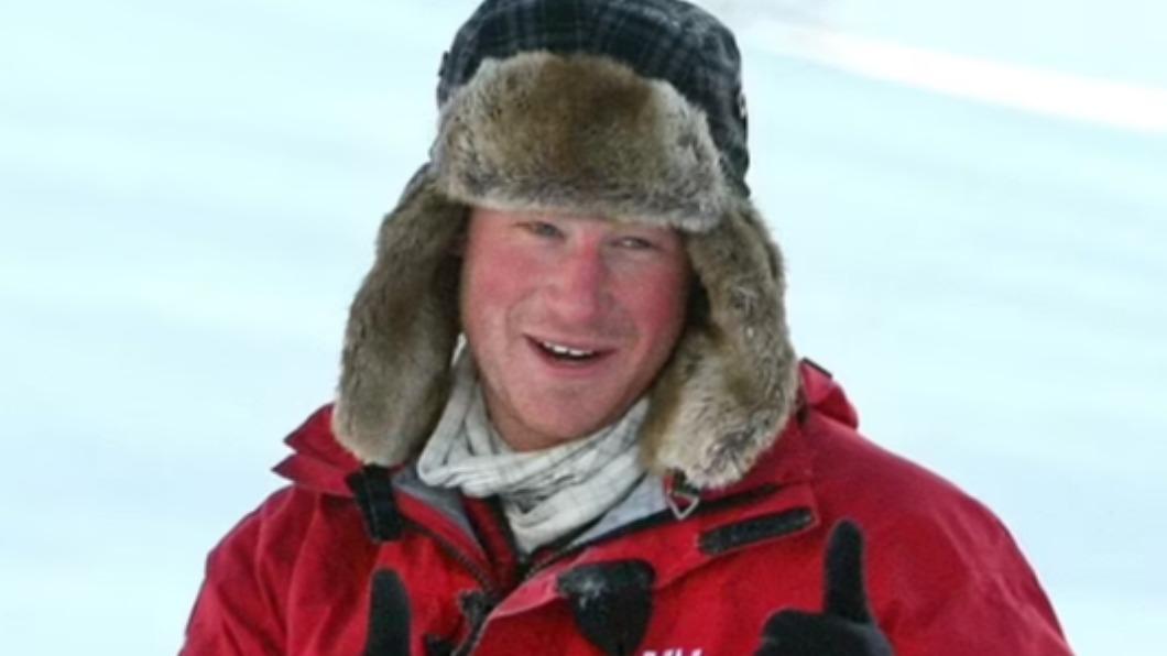 英國哈利王子（Prince Harry）在自傳《SPARE》（備胎）中，自爆生殖器在北極凍傷。（圖／翻攝自《每日郵報》）