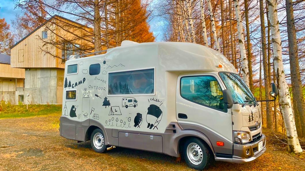 LAIMO與知名旅遊品牌DoMo合作，打造彩繪露營車。（圖／DoMo集團提供）