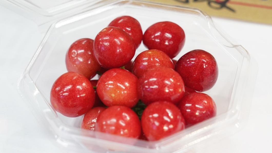 鮮嫩欲滴、色澤飽滿的高級櫻桃品種「佐藤錦」。（圖／翻攝自船昌集團@k_funasho推特）