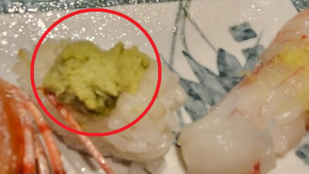 從該名網友上傳的照片，可發現壽司飯上被放了一大坨芥末，明顯超出常人會加的量。（圖／翻攝自Google評價留言區）