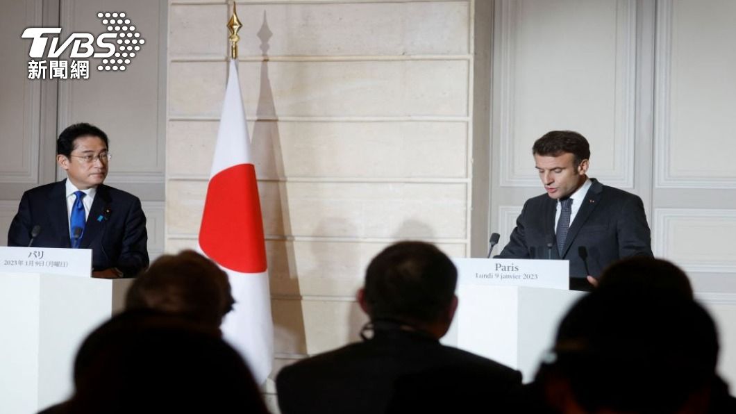 日本首相岸田文雄上任後首次訪問法國，9日和法國總統馬克洪會面。（圖／路透社）