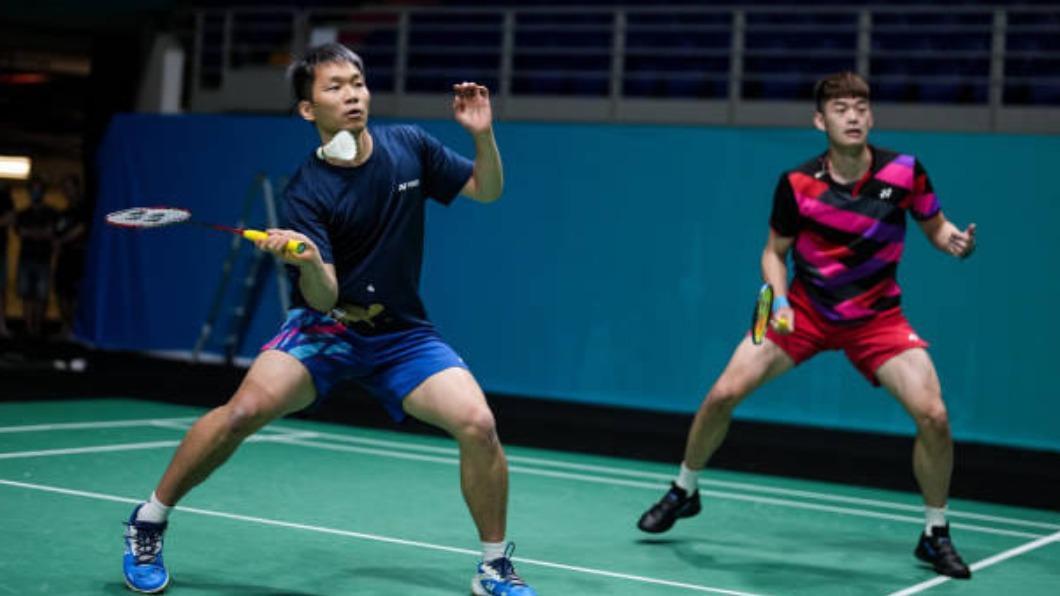 台灣男雙組合「麟洋配」王齊麟（右）、李洋（左）10日在馬來西亞羽球公開賽首輪，擊敗前世界錦標賽金牌組合，順利晉級。