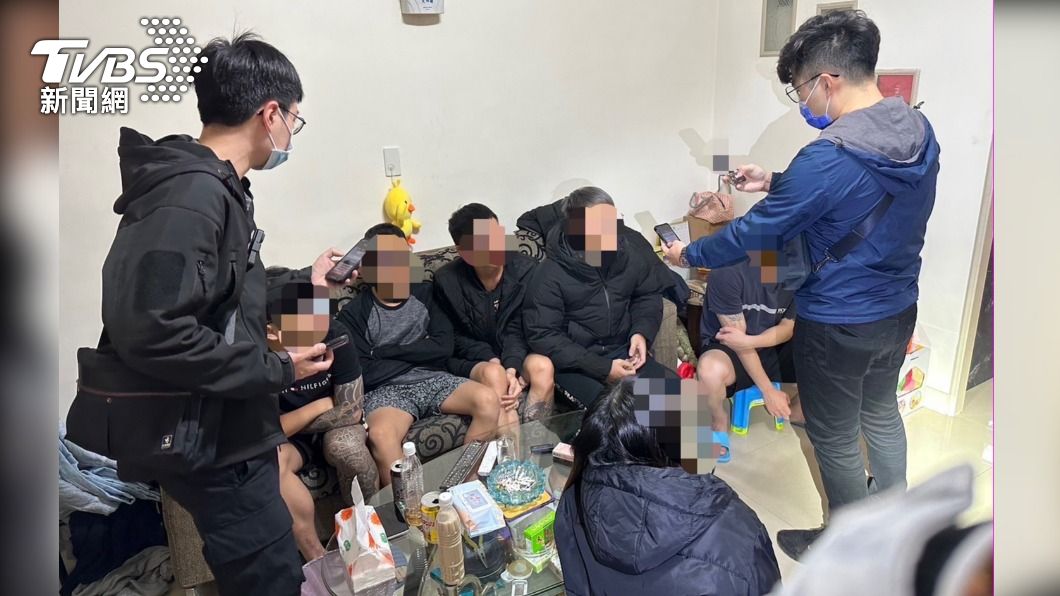 警方搗破毒品分裝廠，現場逮捕6名犯嫌。（圖／TVBS）