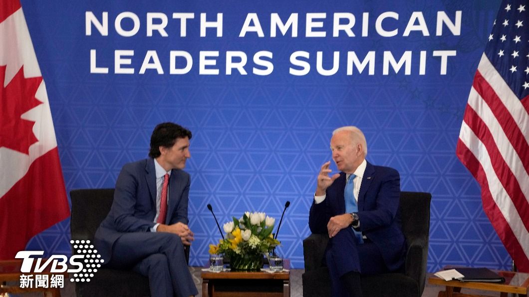拜登與杜魯道於墨西哥參加北美領袖峰會。（圖／達志影像美聯社）