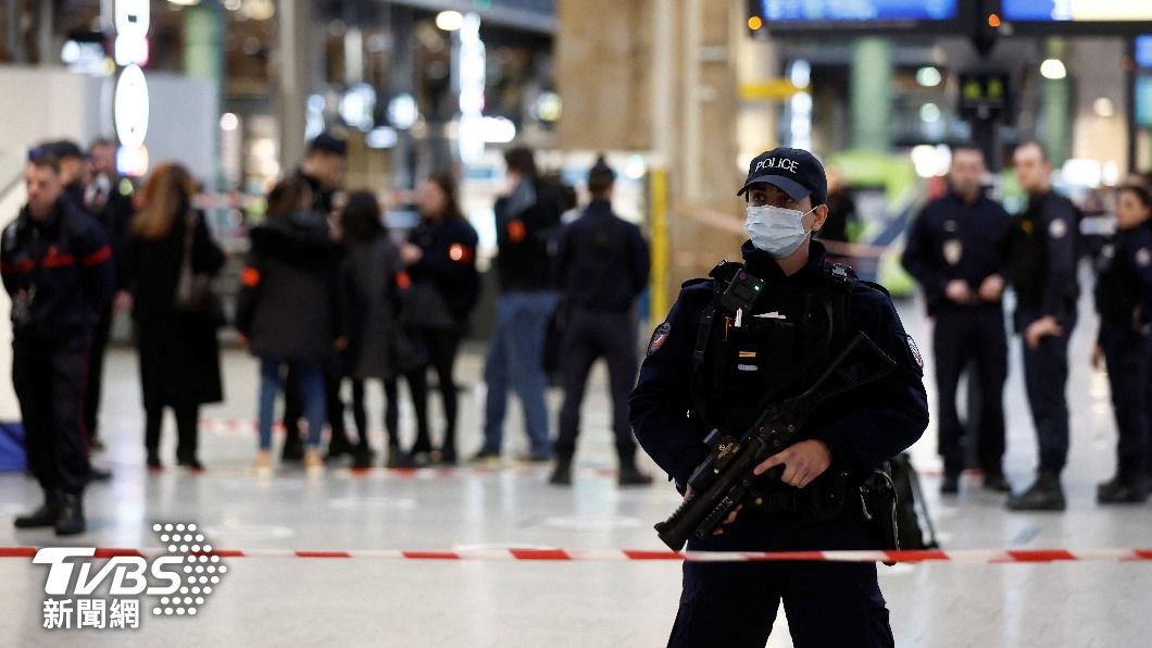 通往倫敦與北歐重要樞紐的法國巴黎北站，稍早傳出攻擊事件，警方緊急出動處置和逮捕嫌犯。（圖／達志影像路透社）