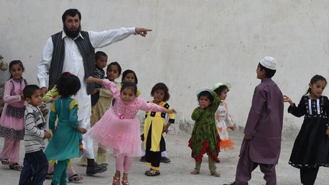 巴基斯坦一名男子娶了3個妻子一連生了60個孩子。（圖／翻攝自推特 Bharat Kumar Tiwari @bharatbkt）