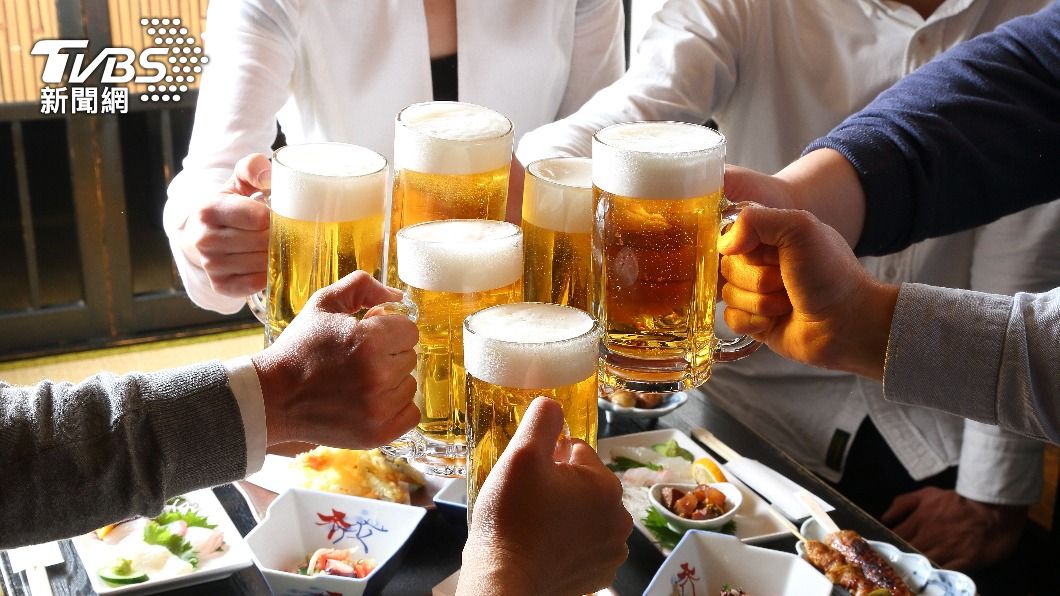 酒精是日本人聚會不可或缺的一部分。（示意圖／shutterstock達志影像）