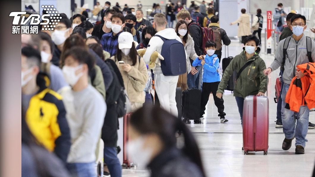 東京出入國在留管理局近日公布羽田機場和成田機場在歲末年終的出入境人數。（圖／達志影像美聯社）
