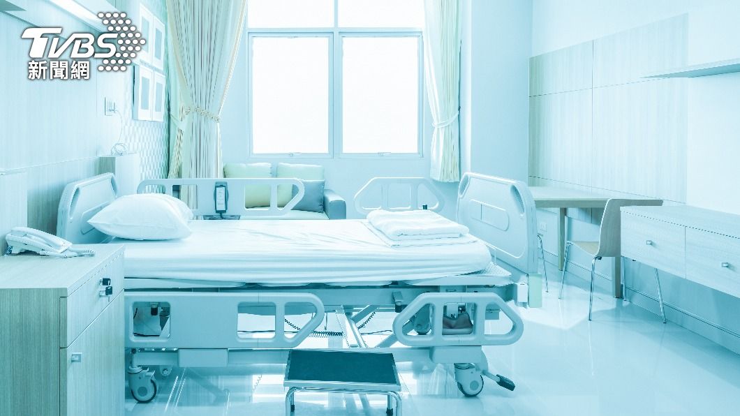 日本一名老翁在醫院住院期間，竟被隔壁床病友餵下洗衣精，導致他中毒身亡。（示意圖／shutterstock 達志影像）