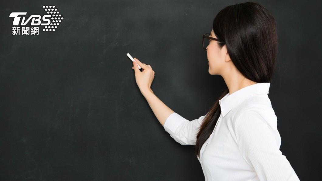 一名女網友分享自己目前在高中擔任老師。（示意圖／shutterstock達志影像）